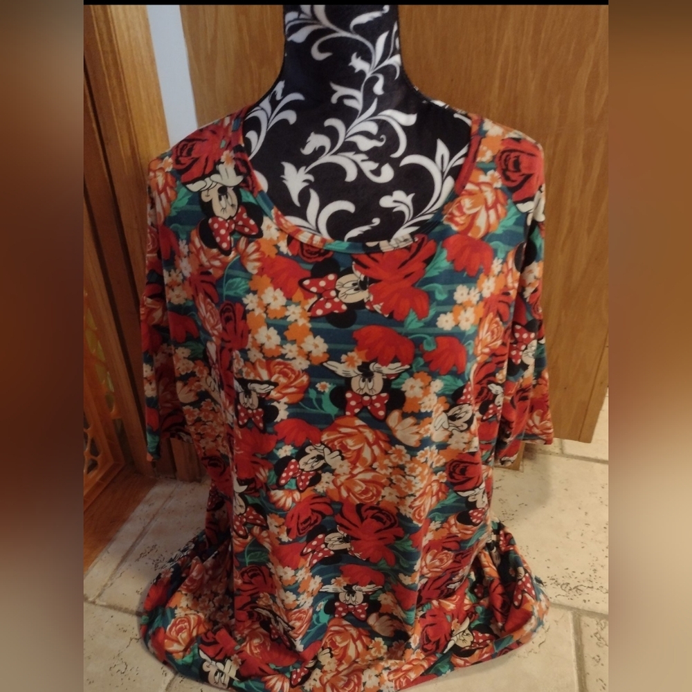 Nwot. Lularoe Ladies Irma size XL
